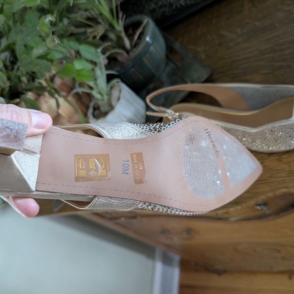J. Renee Aleksa Women's gold/nude/beige pumps size 10  retail $125 - Picture 6 of 15